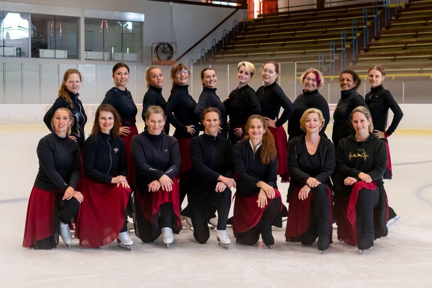 Crazy Synchro Team — týmový portrét na ledě